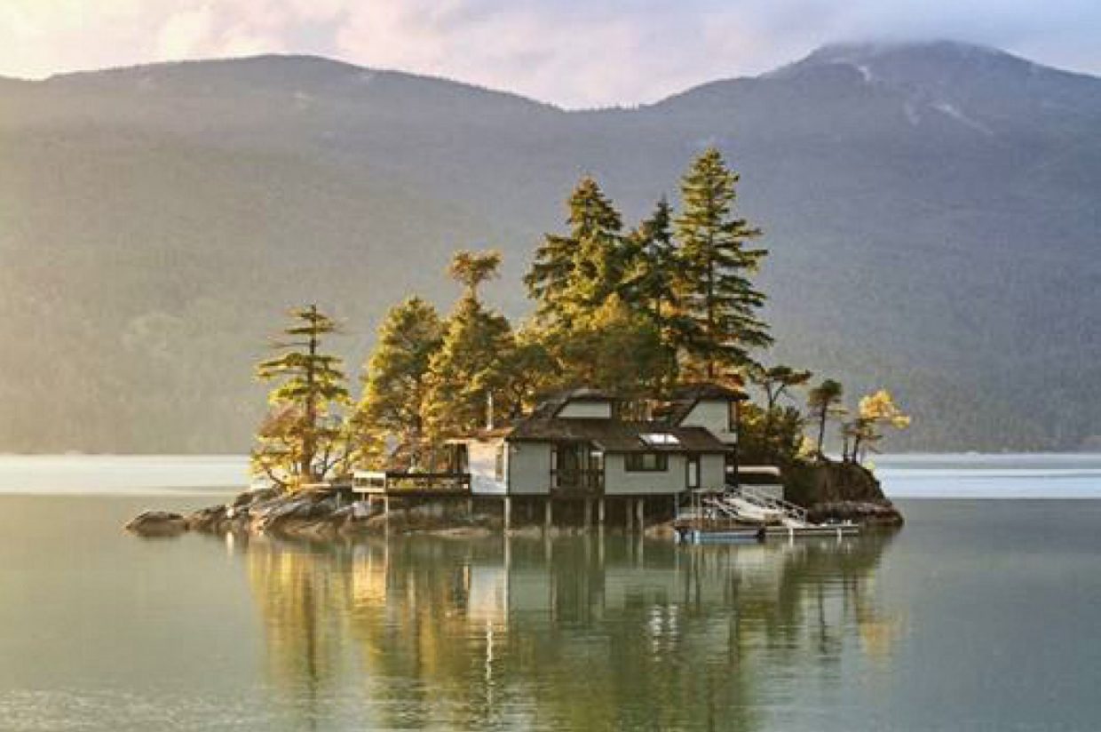 Gallery Tranquility Bay Waterfront Inn BC