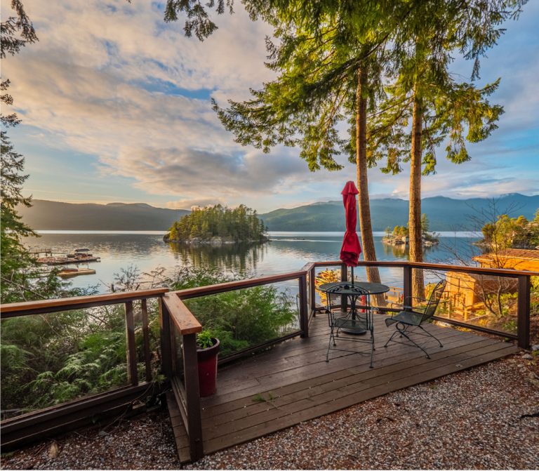 Tranquility Bay Waterfront Inn BC